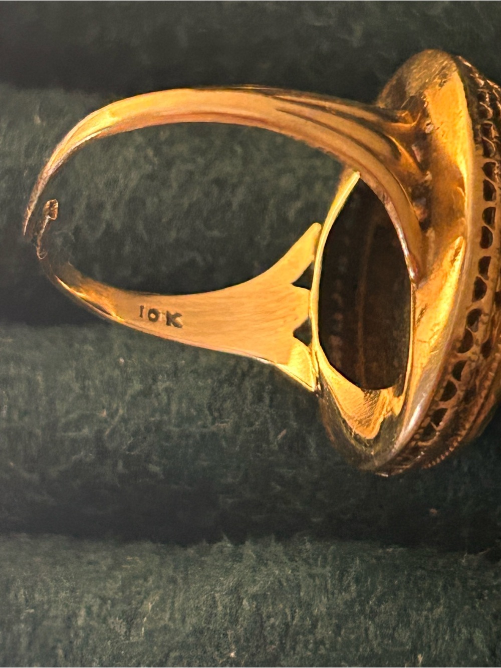 Antique 10k (stamped) yellow gold and onyx stone ring - adjustable - Picture 4 of 9